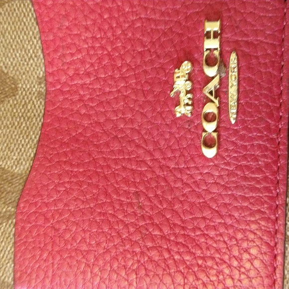 VGUC. Coach wristlet. - Picture 9 of 11